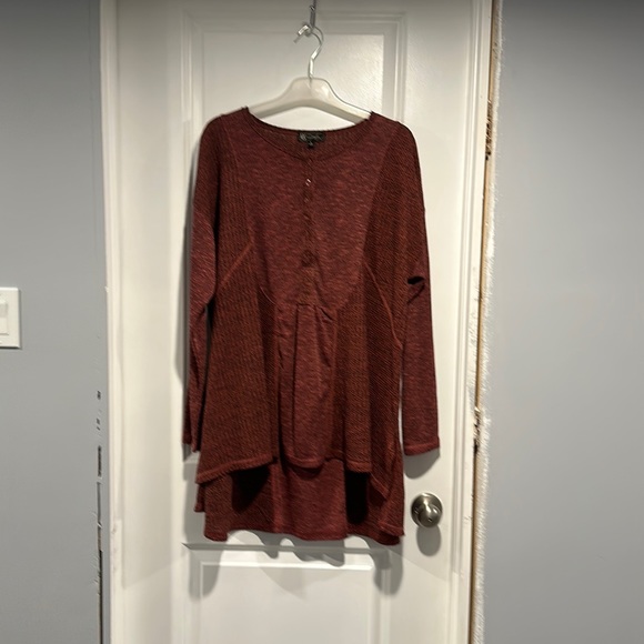 NWT- DG2, Colour block, Raglan Sleeve, Top. - Picture 5 of 14